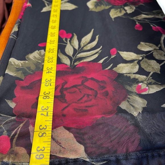 Dress with flowery fabric in medium size - Picture 9 of 15